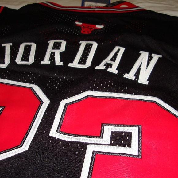 Chicago Jordan Nike Jersey L NWT Rare Bulls - Picture 5 of 6